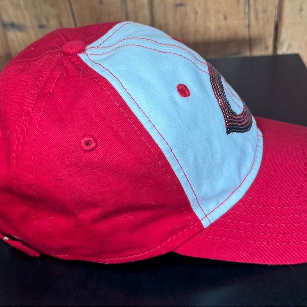 Women’s Cincinnati Reds Glitter “C” Logo 9TWENTY Adjustable Strap Cap Red/White - Picture 5 of 9